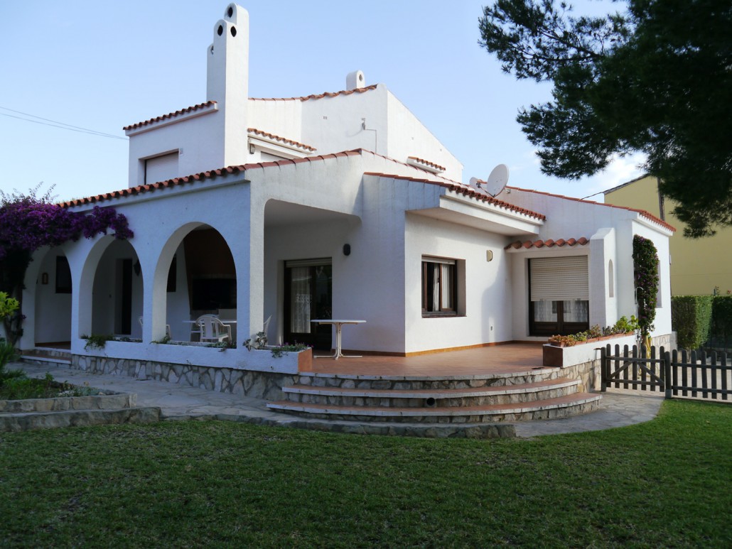 Front-of-villa